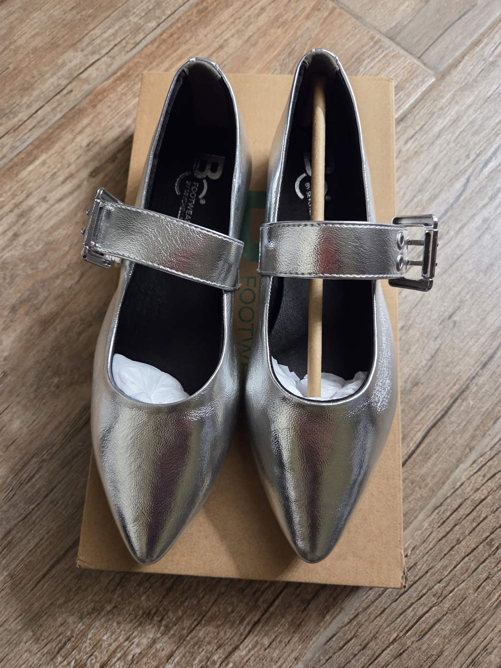 NWT, 6.5 Seychelles Metallic Silver Pointed Mary Jane Flats